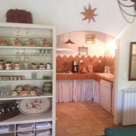L'Abri Du Poete Acomodação com café da manhã Besse-sur-Issole Exterior foto