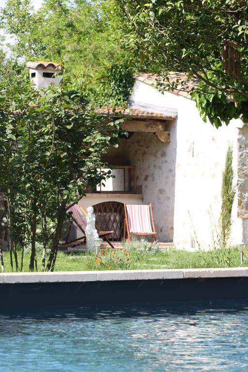 L'Abri Du Poete Acomodação com café da manhã Besse-sur-Issole Exterior foto