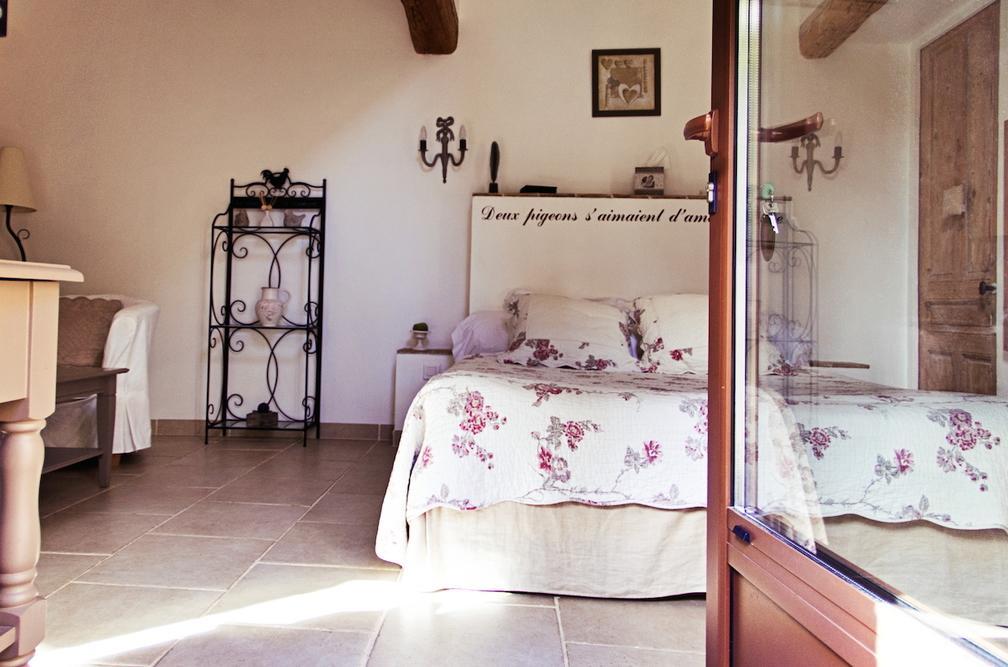 L'Abri Du Poete Acomodação com café da manhã Besse-sur-Issole Quarto foto