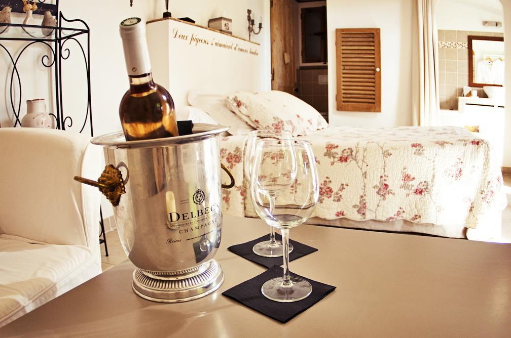 L'Abri Du Poete Acomodação com café da manhã Besse-sur-Issole Quarto foto