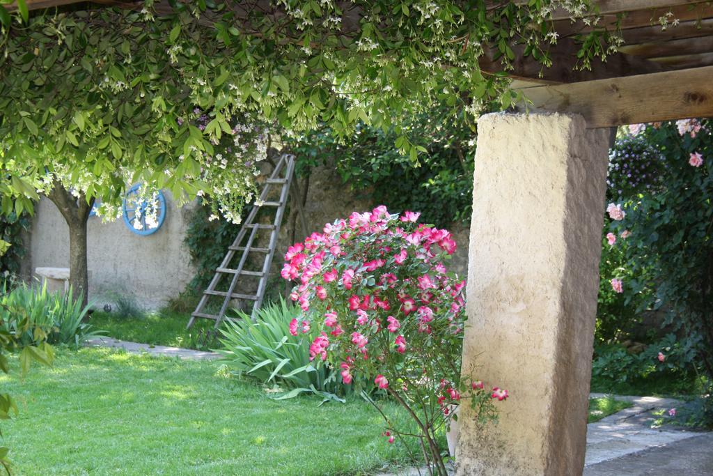 L'Abri Du Poete Acomodação com café da manhã Besse-sur-Issole Exterior foto