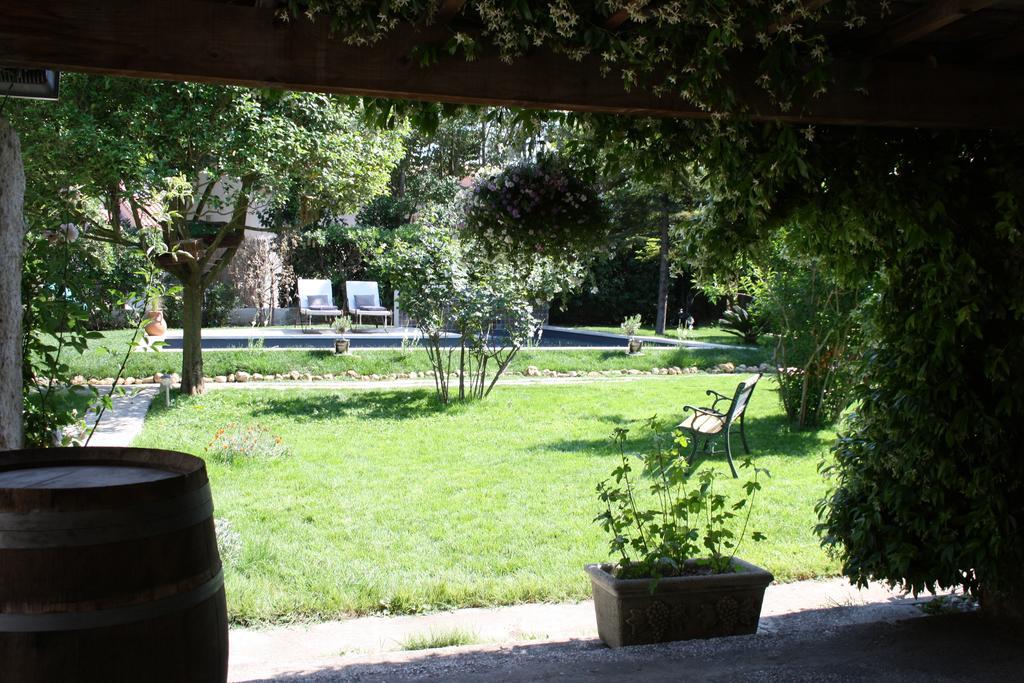 L'Abri Du Poete Acomodação com café da manhã Besse-sur-Issole Exterior foto