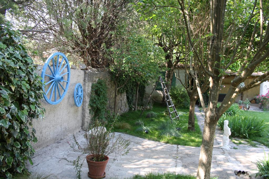 L'Abri Du Poete Acomodação com café da manhã Besse-sur-Issole Exterior foto