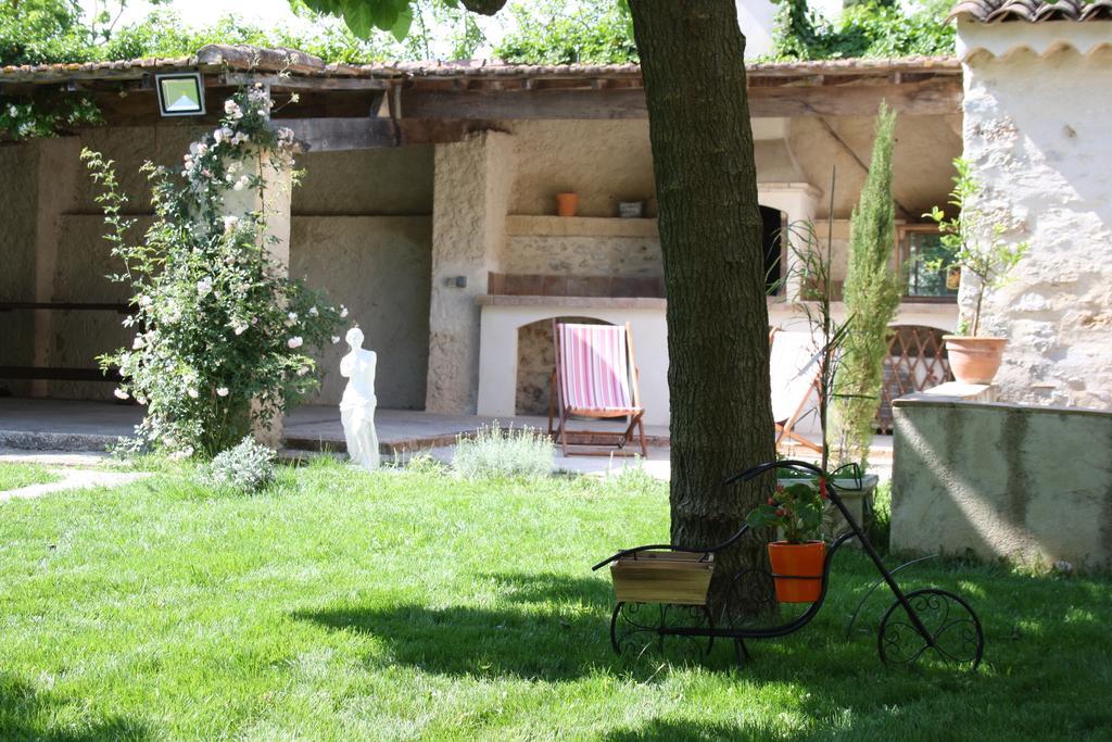 L'Abri Du Poete Acomodação com café da manhã Besse-sur-Issole Exterior foto