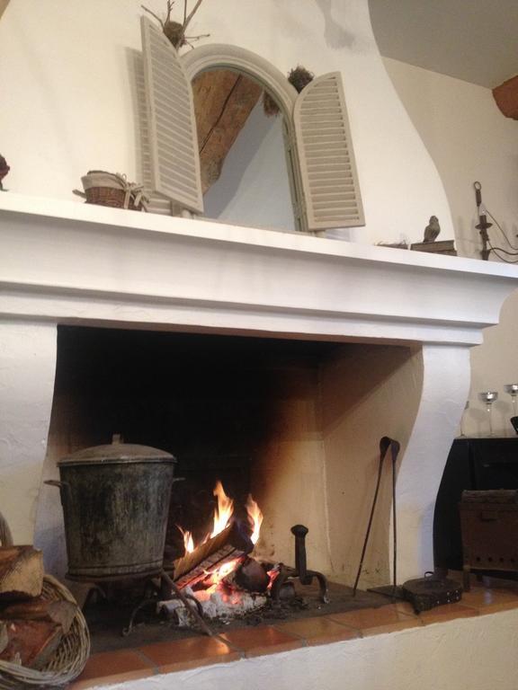 L'Abri Du Poete Acomodação com café da manhã Besse-sur-Issole Exterior foto