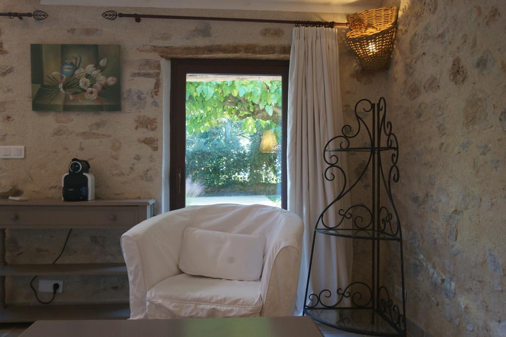 L'Abri Du Poete Acomodação com café da manhã Besse-sur-Issole Quarto foto