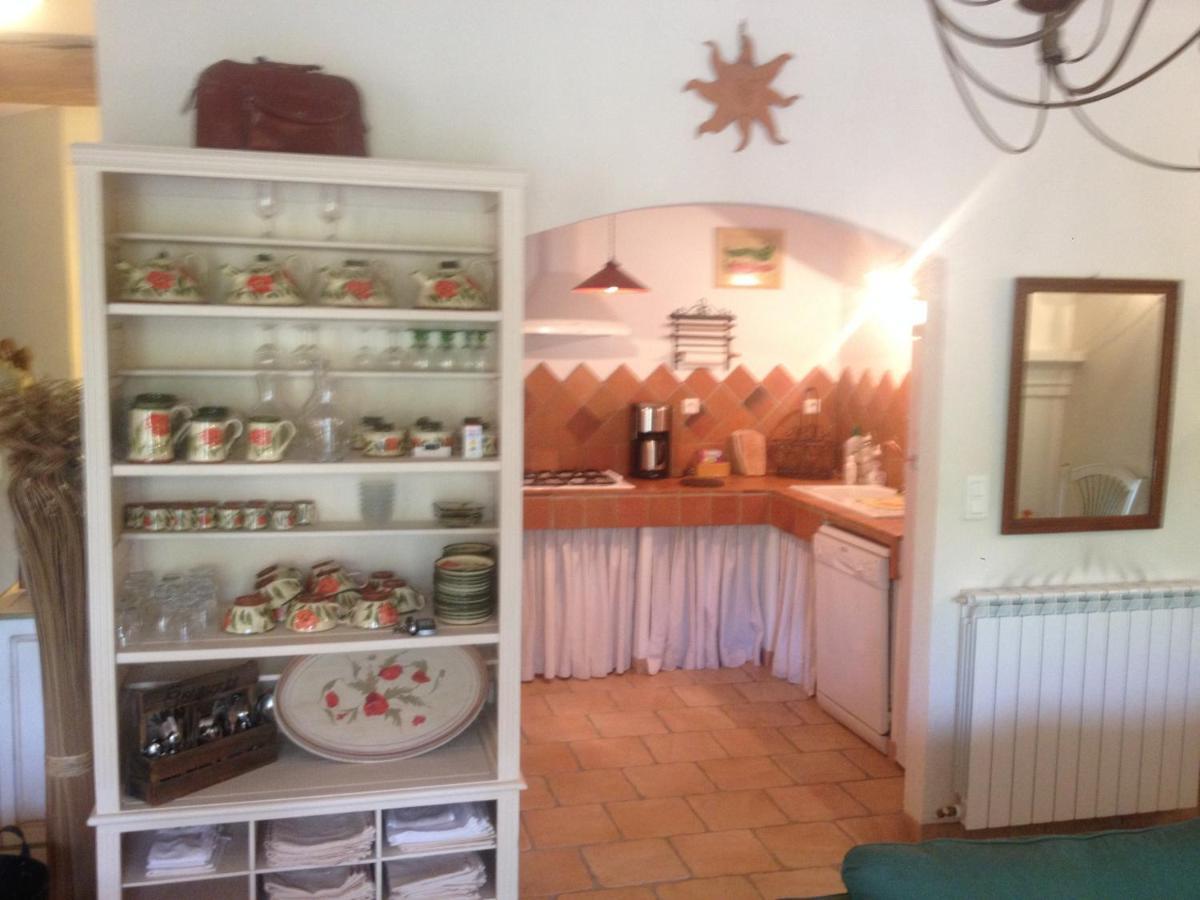 L'Abri Du Poete Acomodação com café da manhã Besse-sur-Issole Exterior foto
