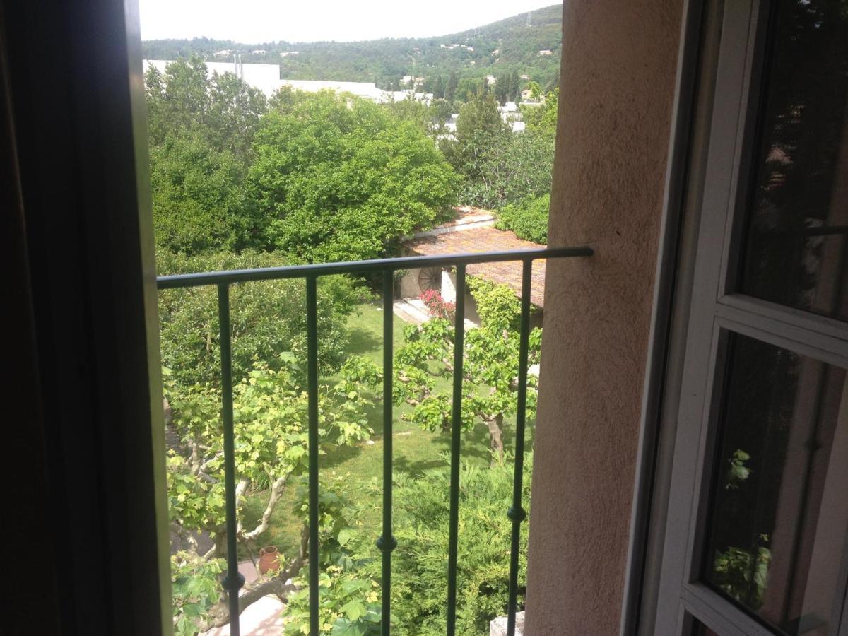 L'Abri Du Poete Acomodação com café da manhã Besse-sur-Issole Quarto foto