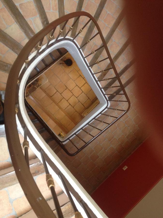 L'Abri Du Poete Acomodação com café da manhã Besse-sur-Issole Exterior foto